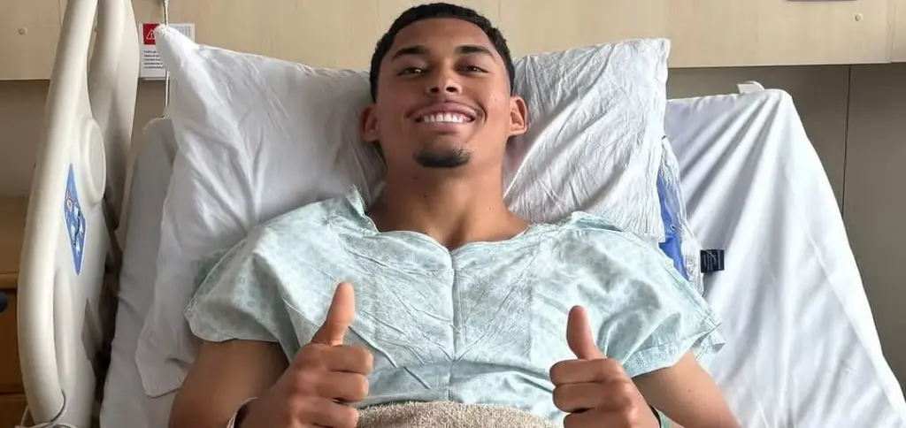 Athletico-PR atualiza situação de lateral após cirurgia no joelho