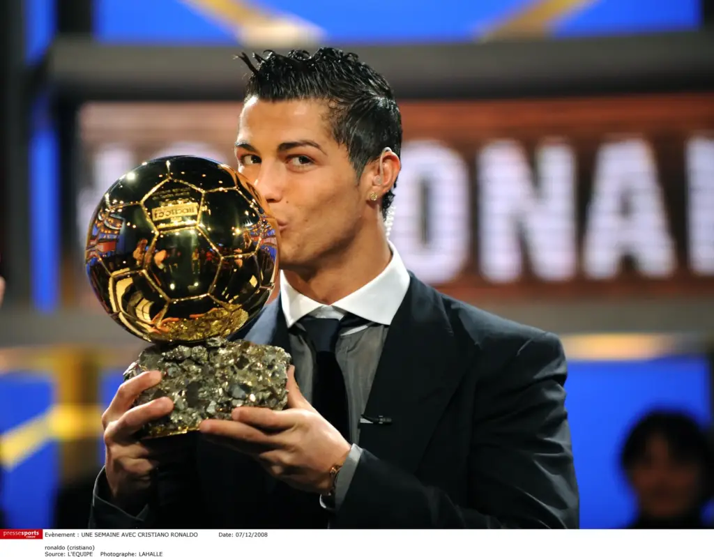 Cristiano Ronaldo 2008 é eleito o melhor da história da Bola de Ouro por votação popular