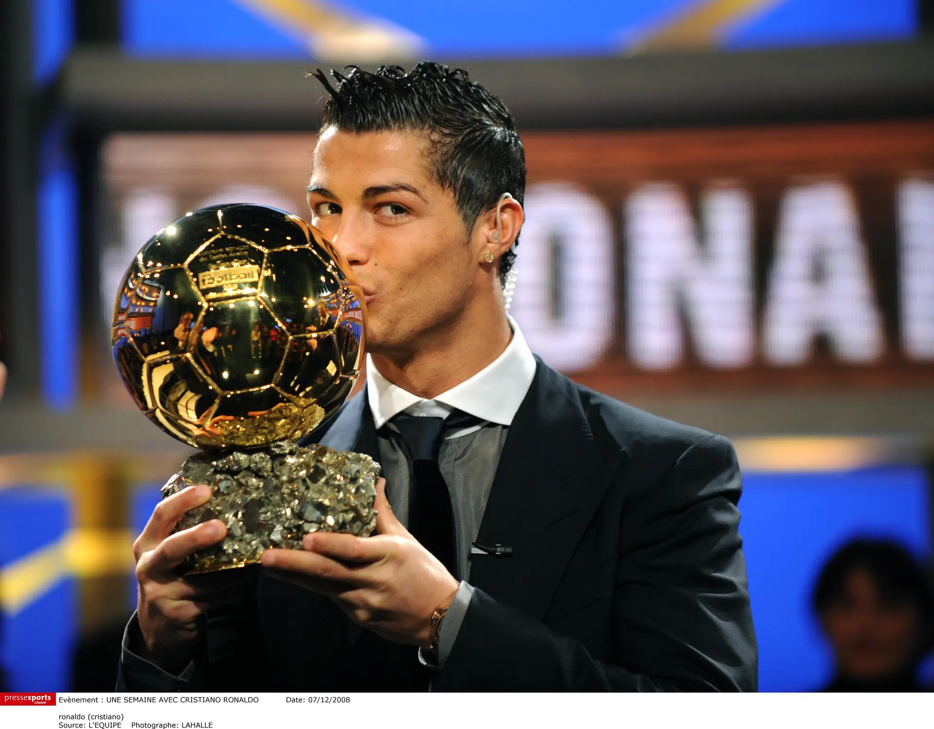 Cristiano Ronaldo 2008 é eleito o melhor da história da Bola de Ouro por votação popular