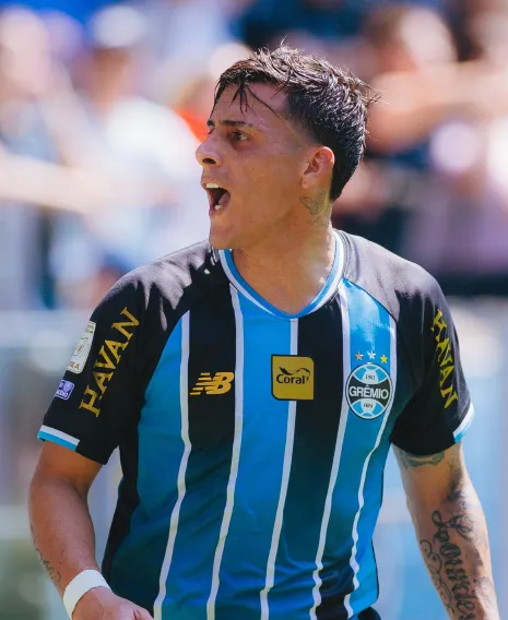 Pavón decide jogos, mostra raça e se destaca no Grêmio 3 Pavón Grêmio