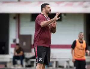 Quem confere o diploma de quem comanda seu time? Caso Diego Souza expõe cobrança sobre os clubes
