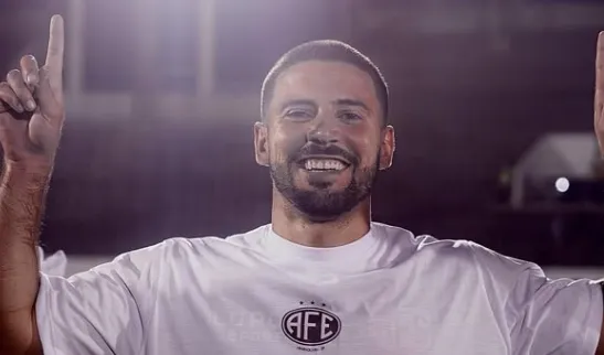 Juninho e Lucas Rodrigues celebram acesso da Ferroviária