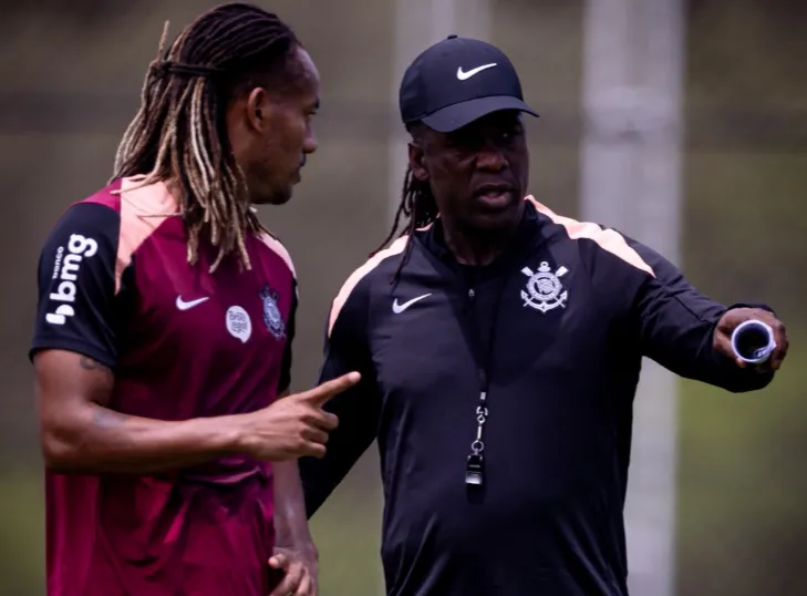 Quatro Champions e 63 jogos como técnico: o tamanho da aposta do Corinthians em Seedorf