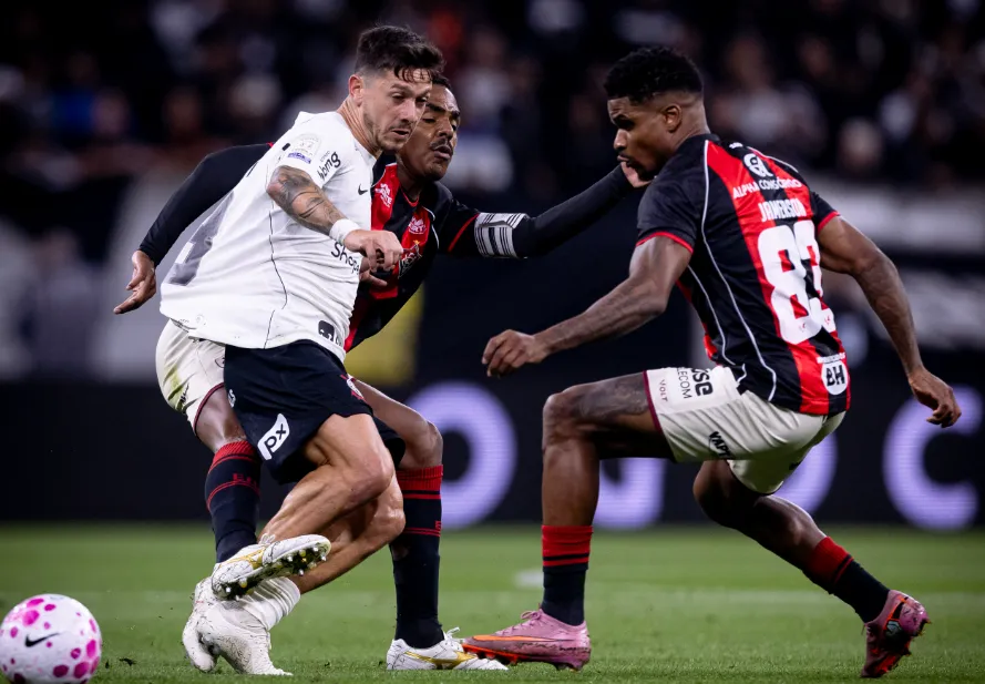 Corinthians vê risco de queda subir para 43% após empate com o Vitória; veja probabilidades