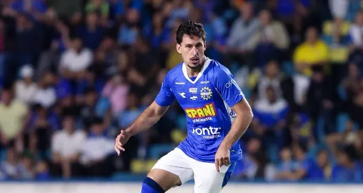 Natan Masiero celebra título da Copa Paulista com o São José