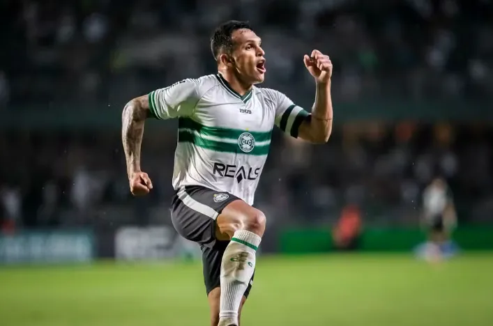 Fora da Série A, dupla disputa espaço entre os goleadores do Brasil