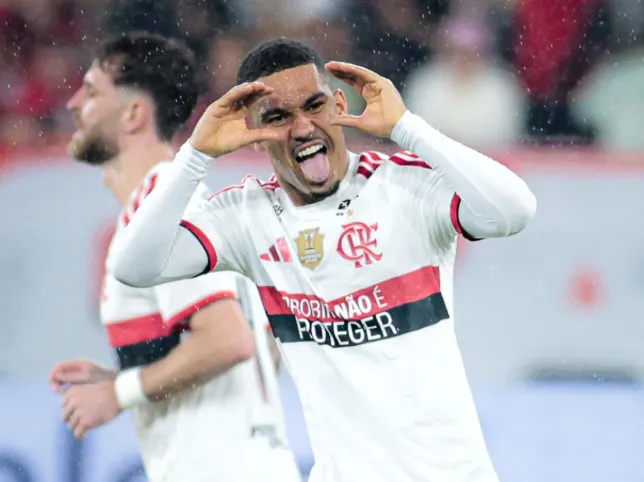 Vasco 1 x 4 Flamengo - Mengão abre três pontos na liderança