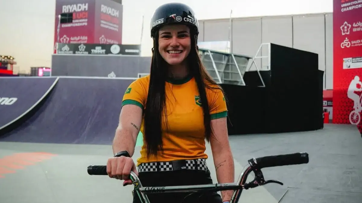 Ciclista brasileira sofre acidente na Copa do Mundo de BMX