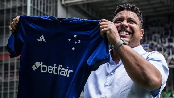Ronaldo pediu ajuda financeira a Vorcaro para o Cruzeiro, diz VEJA