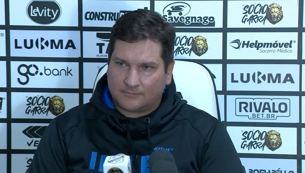 Matheus Costa lamenta empate, mas mantém Inter viva pelo acesso