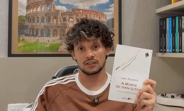 Gustavo Scarpa transforma paixão por livros em fenômeno no Atlético-MG