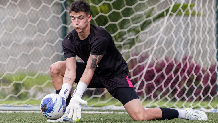 Goleiro gaúcho vive experiência em clube de Mascherano