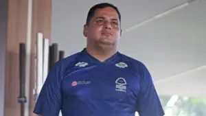 Leston Júnior aposta em serenidade para levar o Floresta à Série B