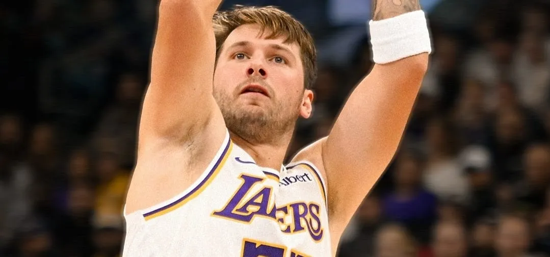 Doncic bate 3 mil pontos nos Lakers antes de Abdul-Jabbar e LeBron