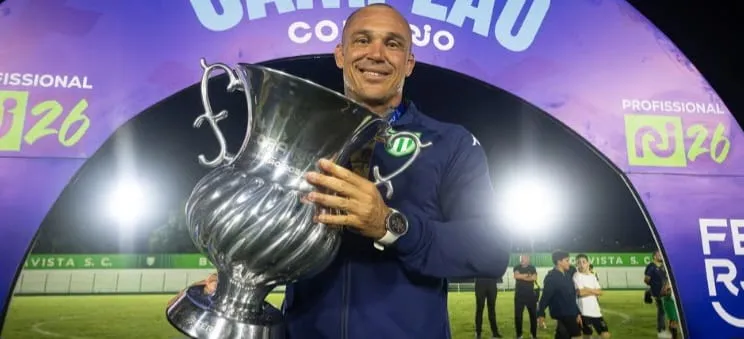 Boavista-RJ oficializa efetivação do técnico Leandro Miranda