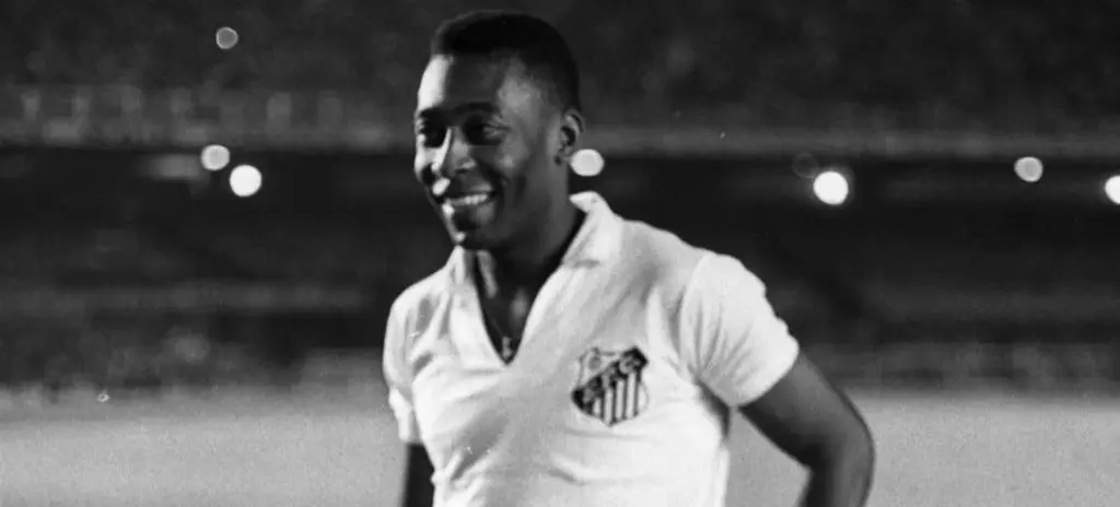Pelé completaria 86 anos nesta sexta-feira; Relembre a carreira do Rei 2 PELE SANTOS