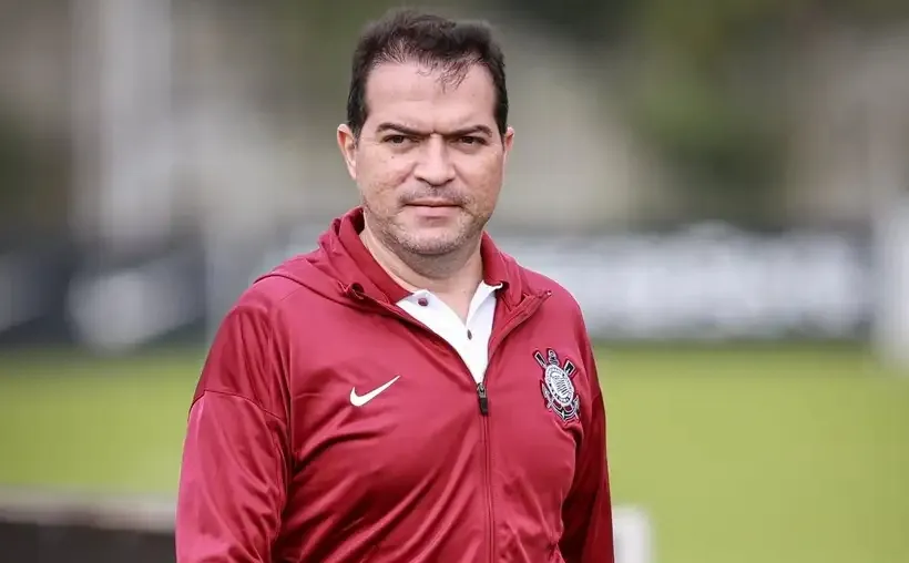 Após pressão da torcida, Corinthians demite executivo de futebol