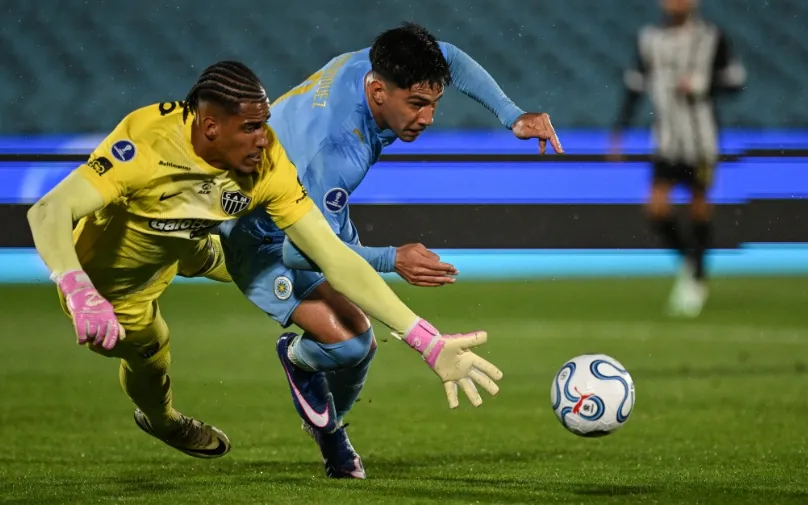 Atlético-MG sofre, mas vai à final da Sul-Americana