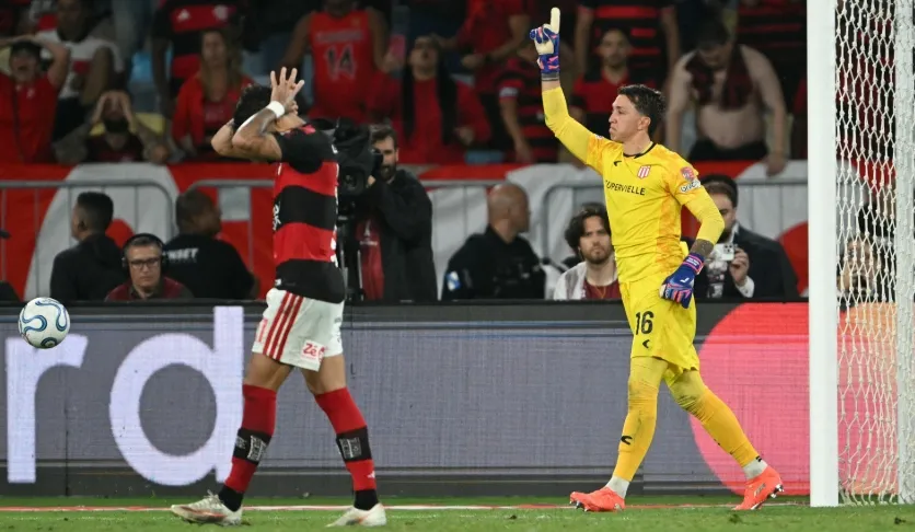 Flamengo 0 (2) x (3) 0 Estudiantes-ARG – Mengão passa vexame e dá adeus ao sonho do penta