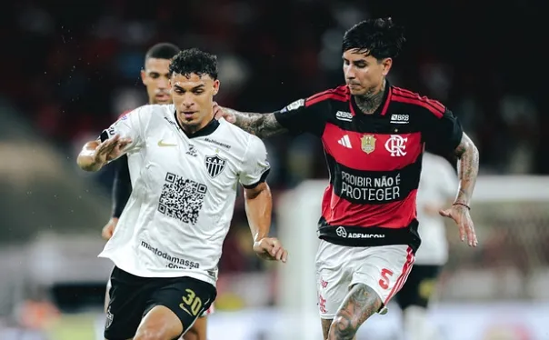Flamengo vence Atlético-MG por 3 a 2 no Maracanã e mantém liderança no Brasileirão