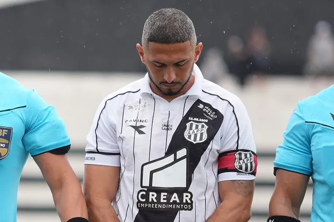 Em meio ao silêncio da Diretoria, capitão da Ponte Preta desafaba após queda