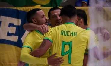 Brasil vence Japão e enfrenta Afeganistão pelo tri da Copa das Nações de Futsal