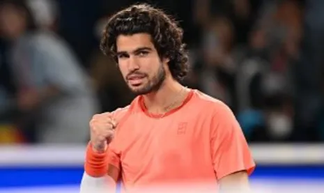 Alcaraz bate Lehecka e fatura bicampeonato do ATP de Tóquio