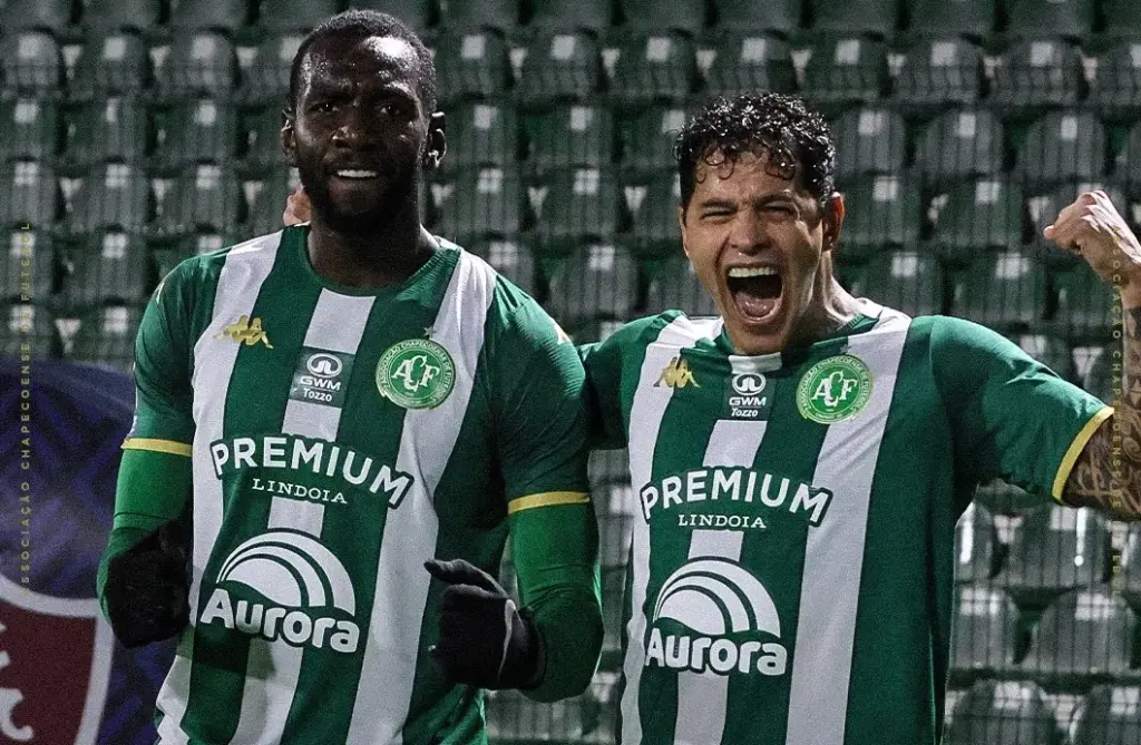 Chapecoense 2 x 1 Fluminense - Índio Condá surpreende e ainda respira