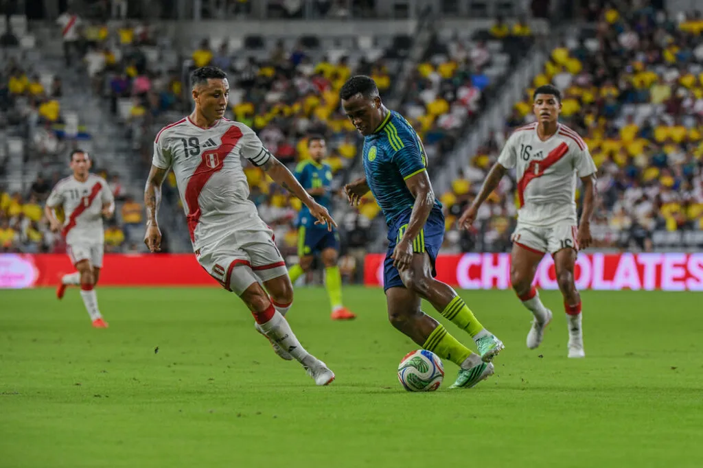 Colômbia bate Peru e fecha Data Fifa com vitória