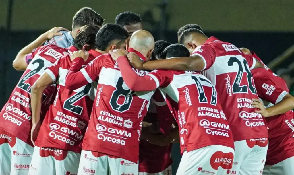 CRB 3 x 1 Atlético-GO - Galo vence duelo direto e cola no G-6 da Série B