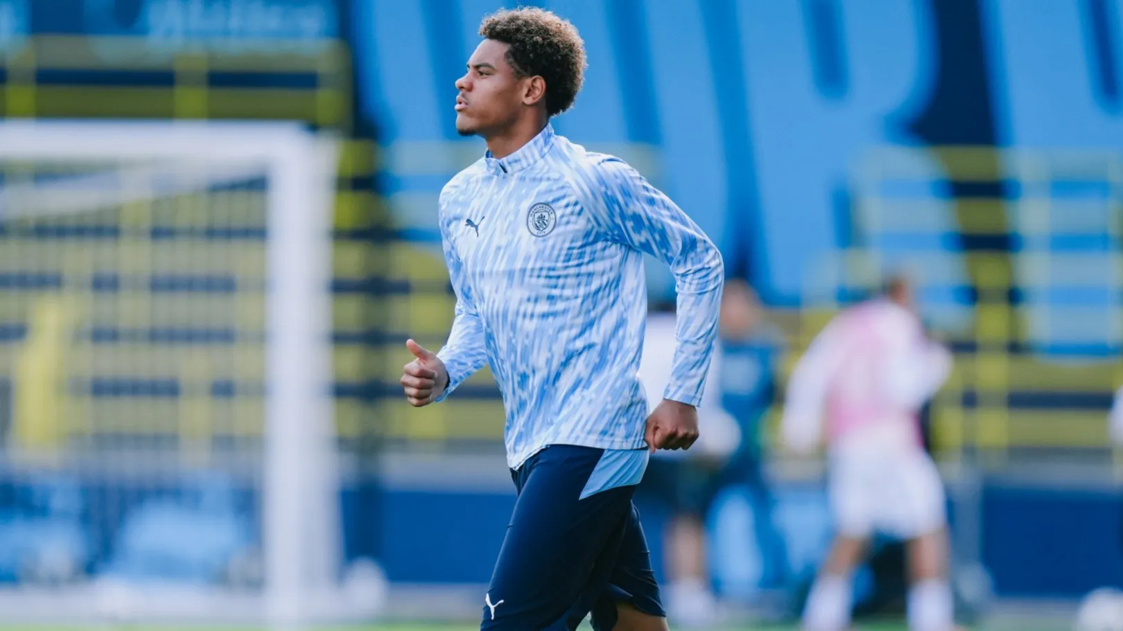 Quem é Floyd Samba, meia de 17 anos titular do City na Copa da Liga