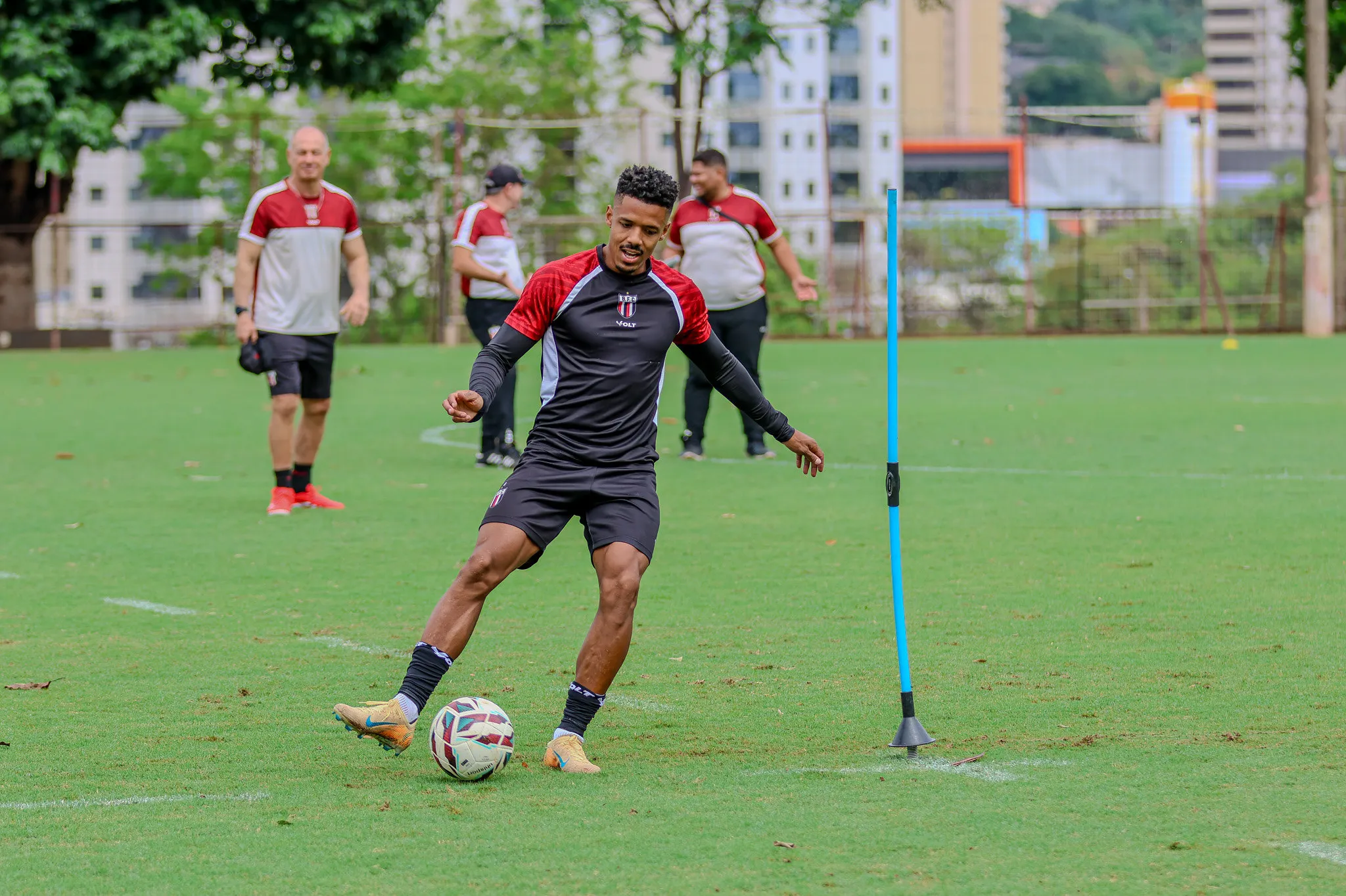 Série B: Inocêncio revela alívio e alerta sobre reta final do Botafogo-SP