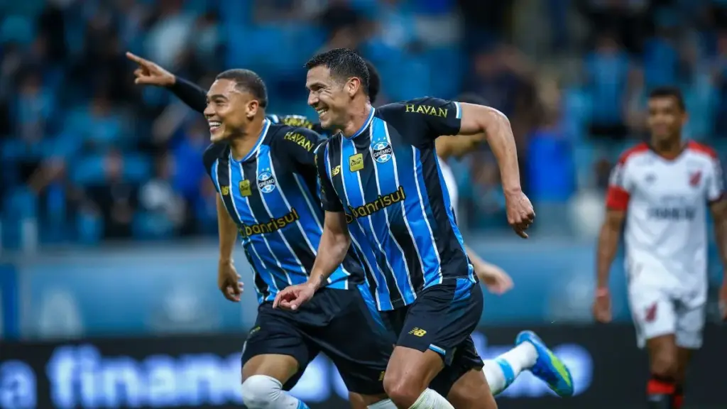 Grêmio 2 x 0 Athletico-PR - Tricolor vence a 2ª seguida e deixa o Z4!
