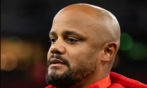 Diretor do Bayern atualiza situação de Kompany após desmaio