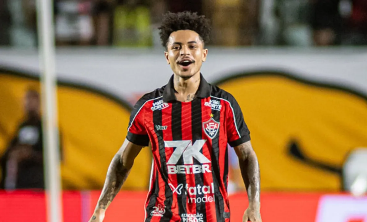 Matheuzinho revela cobrança no Vitória antes de goleada: ‘100% ligados o tempo todo’