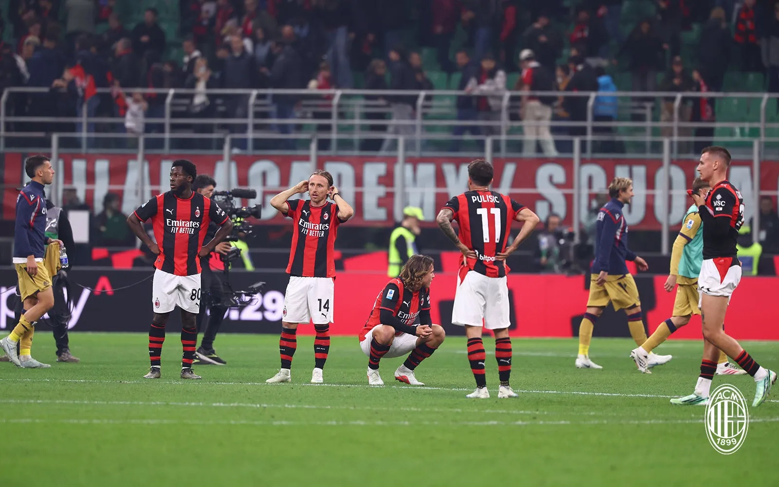 Milan 2 x 4 Bologna: Mbangula faz três e decide virada