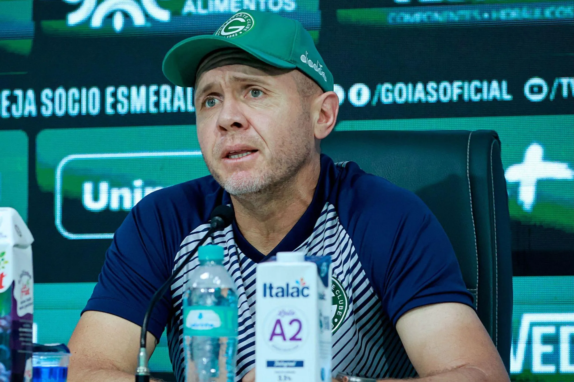 Mozart estuda repetir time do Goiás diante do CRB