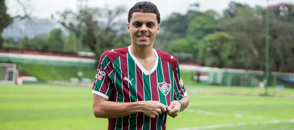 Fluminense oficializa renovação com promessa da base até 2029