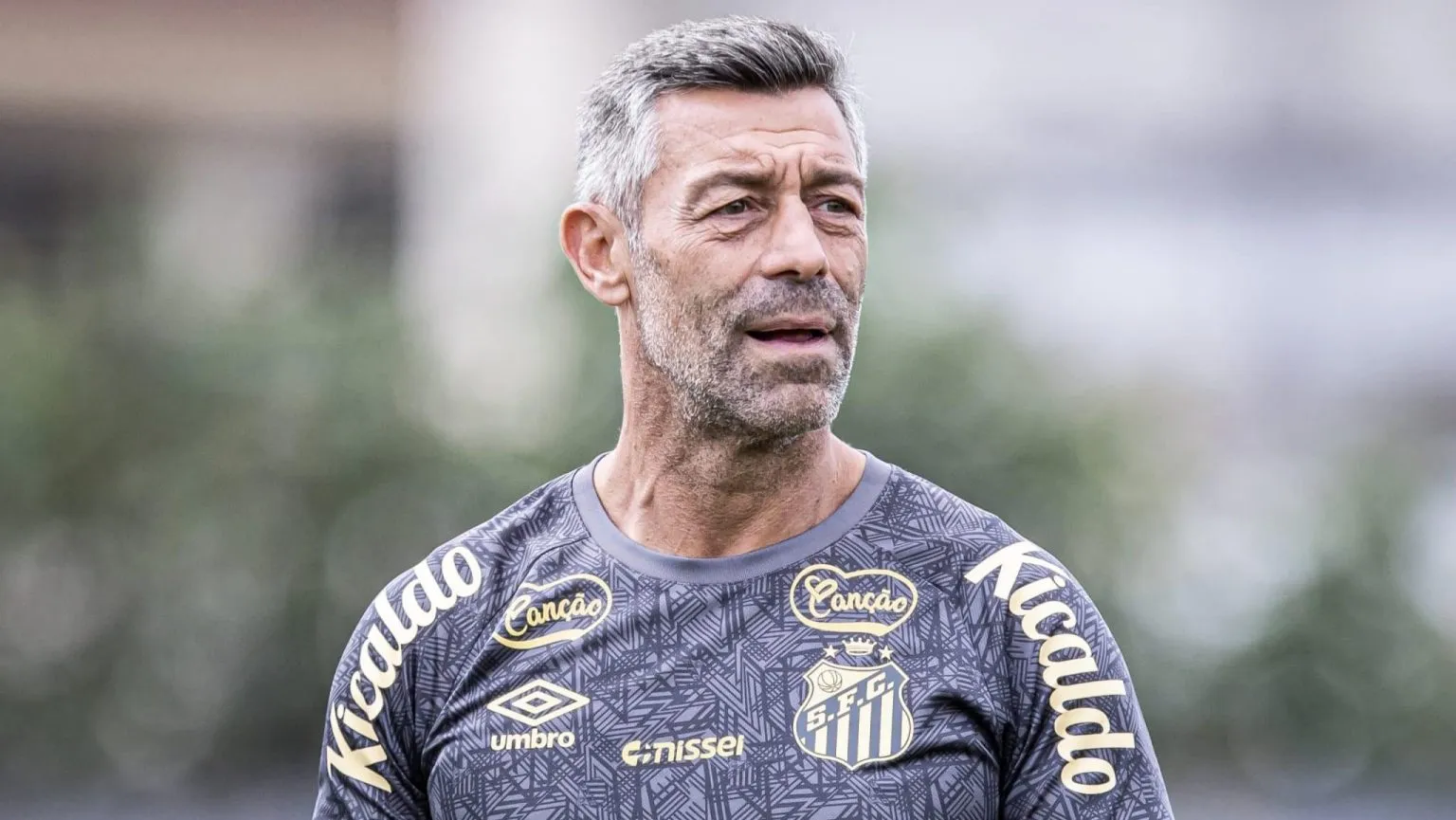 Santos vive ameaça de novos transfer bans por Pedro Caixinha