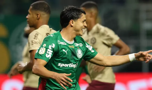 Palmeiras liga alerta no ataque para clássico com o Santos