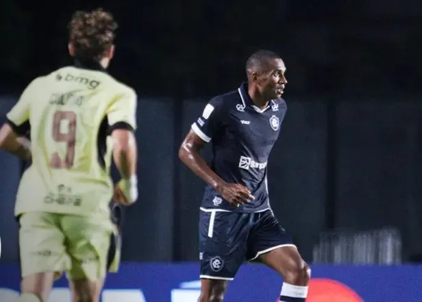 Volante do Remo valoriza empate: "Ficamos felizes pelo resultado" 2 Remo empata Vasco Brasileirão