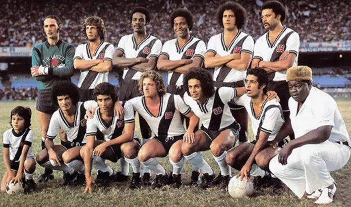 Luto! Morre zagueiro campeão brasileiro com o Vasco em 1974 2 Renê, terceiro em pé, no Vasco dos anos 1970