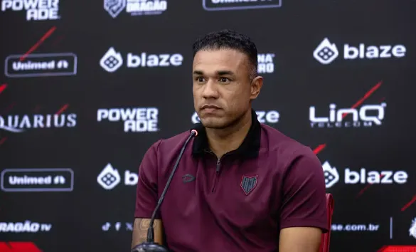 Série B: Roger critica 2º tempo e aponta erros do Atlético-GO