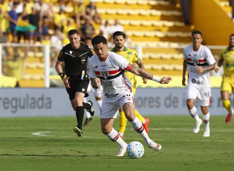 São Paulo terá oito pendurados contra o Bahia