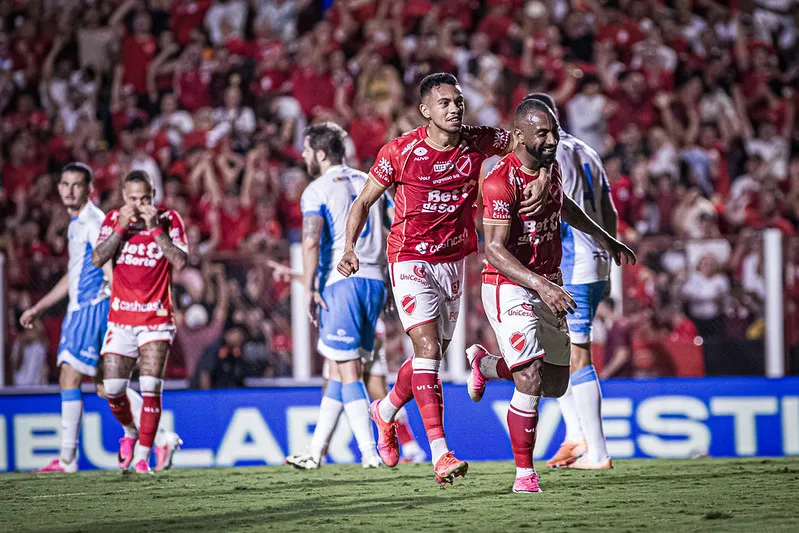 SÉRIE B: Vila Nova defende liderança em sábado de decisões