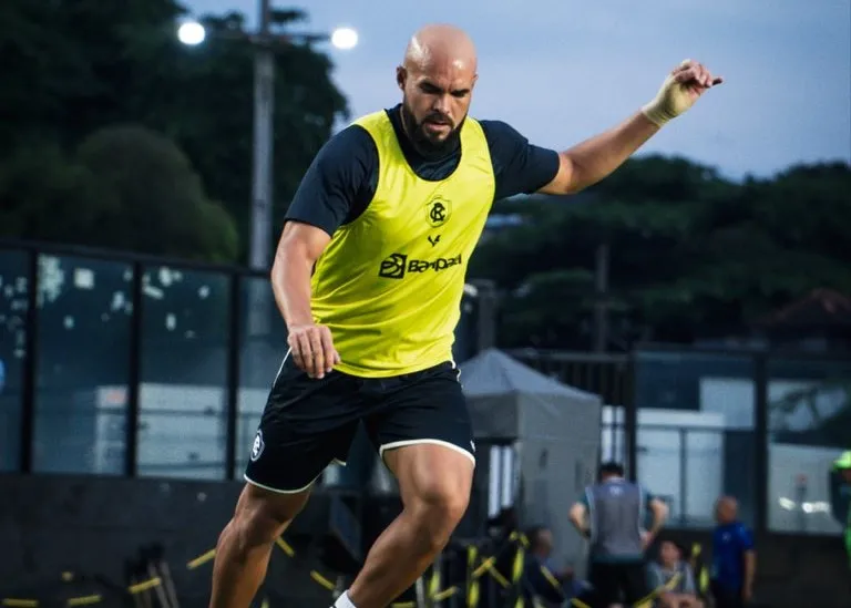 Volante do Remo valoriza empate: “Ficamos felizes pelo resultado”